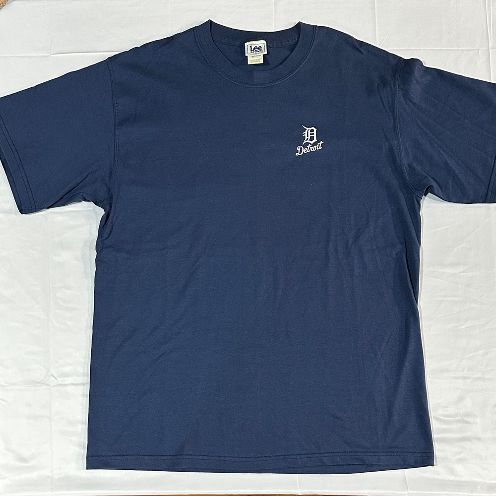 Vintage Lee Sports Men's Dark Blue Detroit Tigers Tee. Size Large